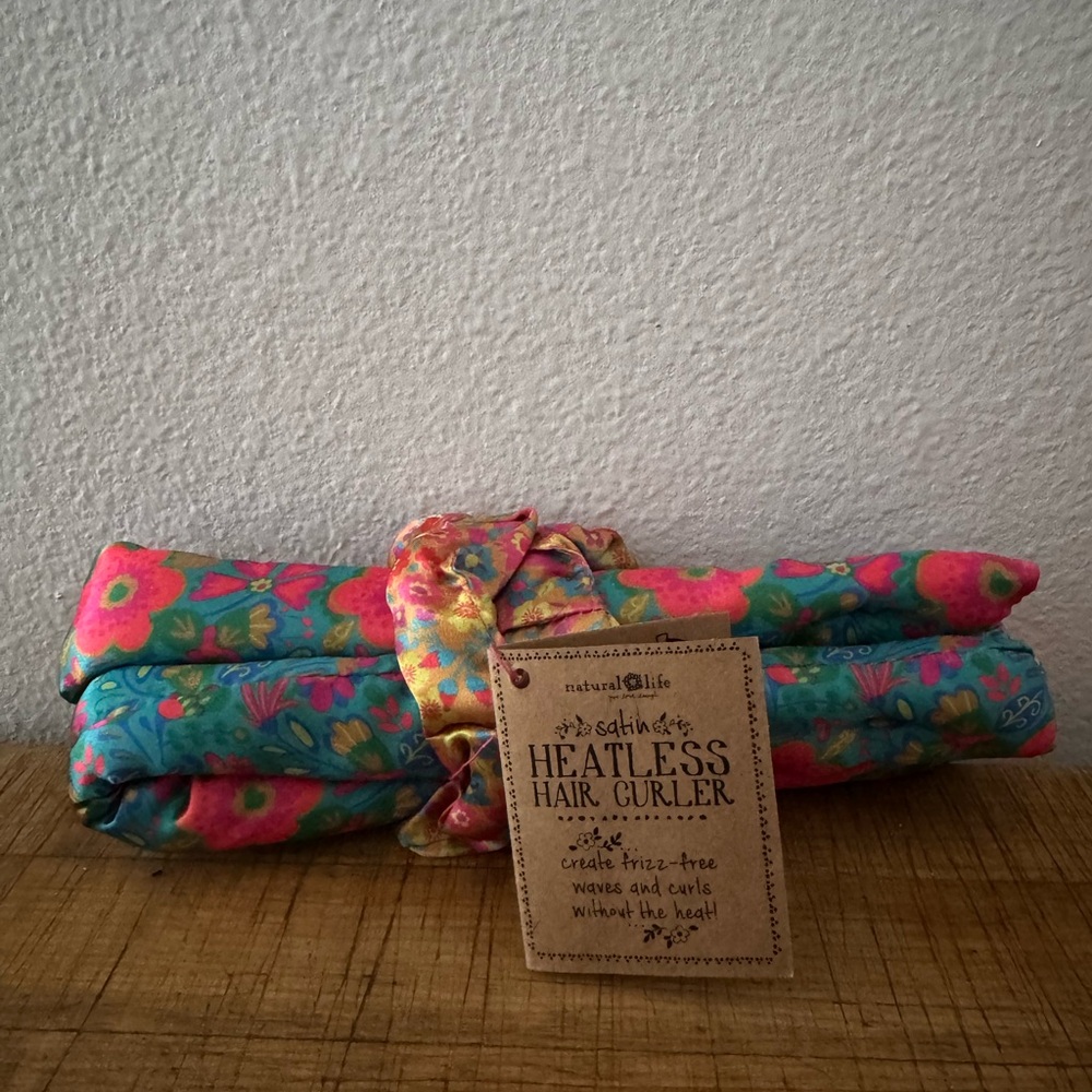NATURAL LIFE Turquoise and Pink Floral Heatless Hair Curler Set